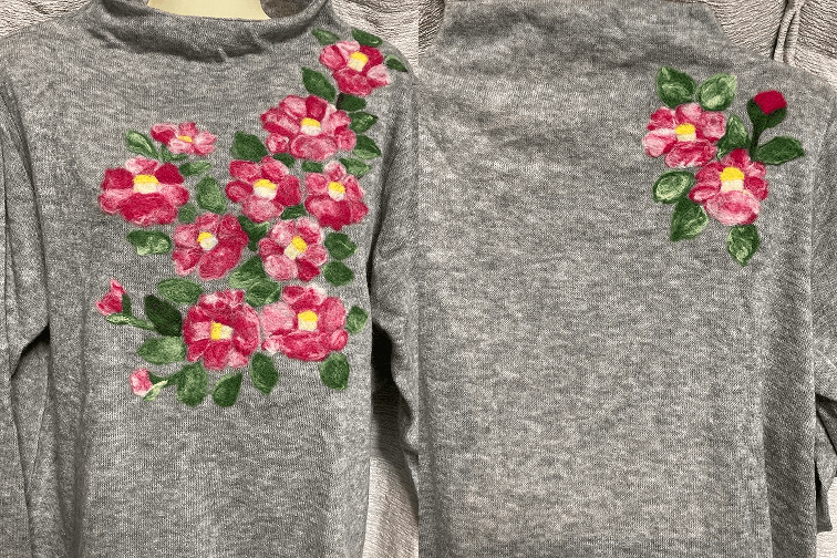 羊毛刺繍、セーターに椿模様